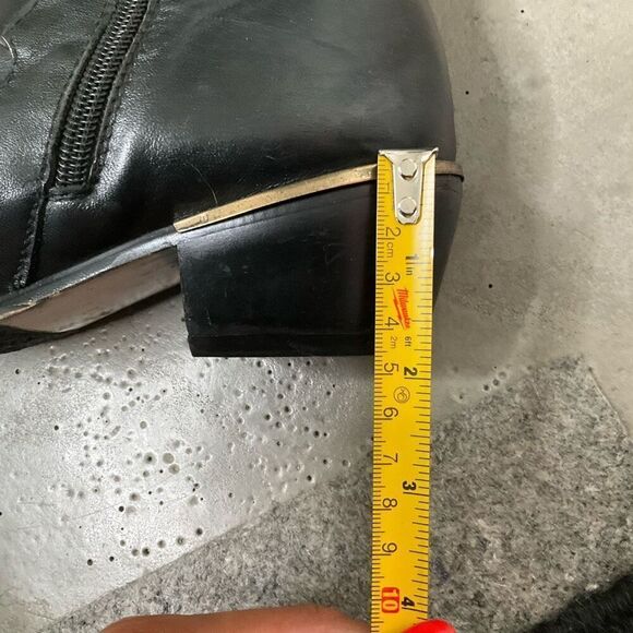 Chloé Susanna Studded Leather Ankle Boots - Picture 9 of 9